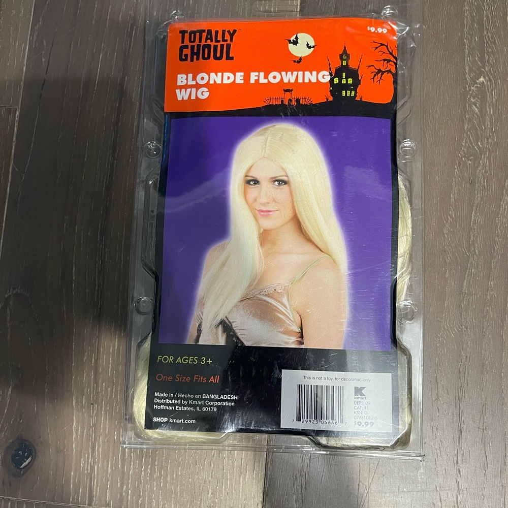 Totally ghoul blonde flowing wig. NWT